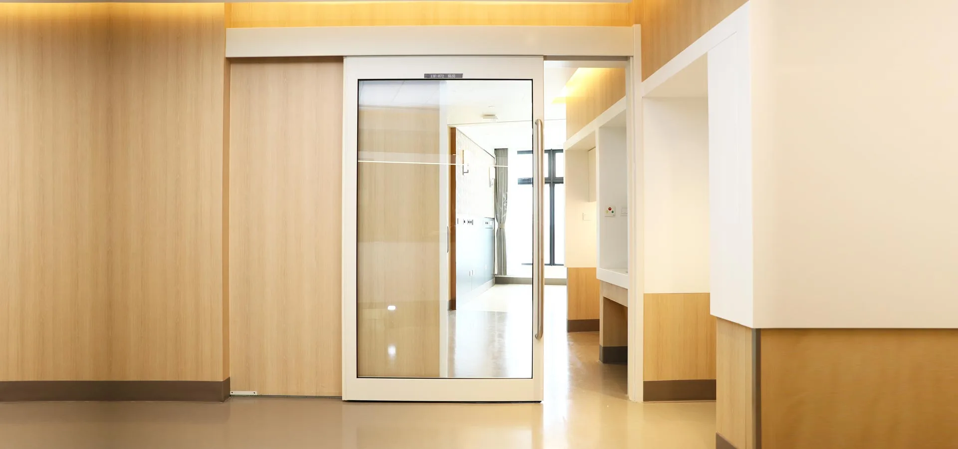 Kuve Mutungamiriri mune Medical Door Indasitiri